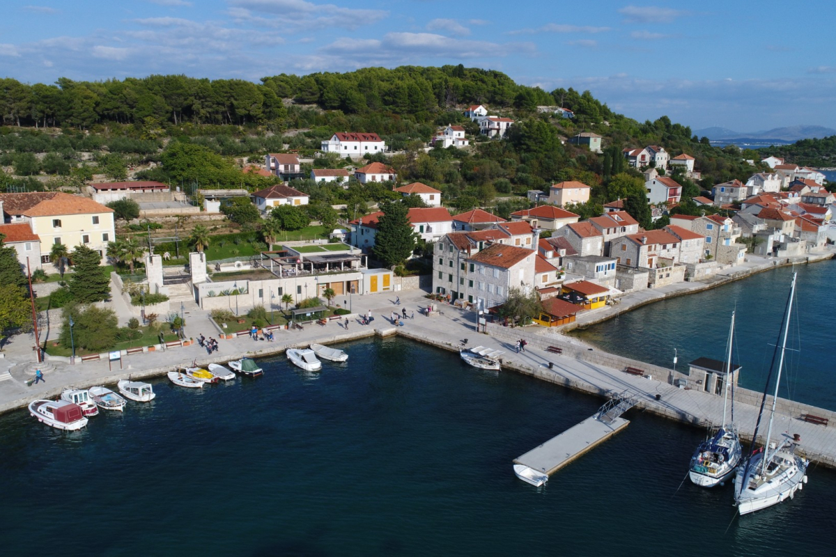 Apel iz Prvića: večernje sate ostavite pješacima, sigurnost je najvažnija