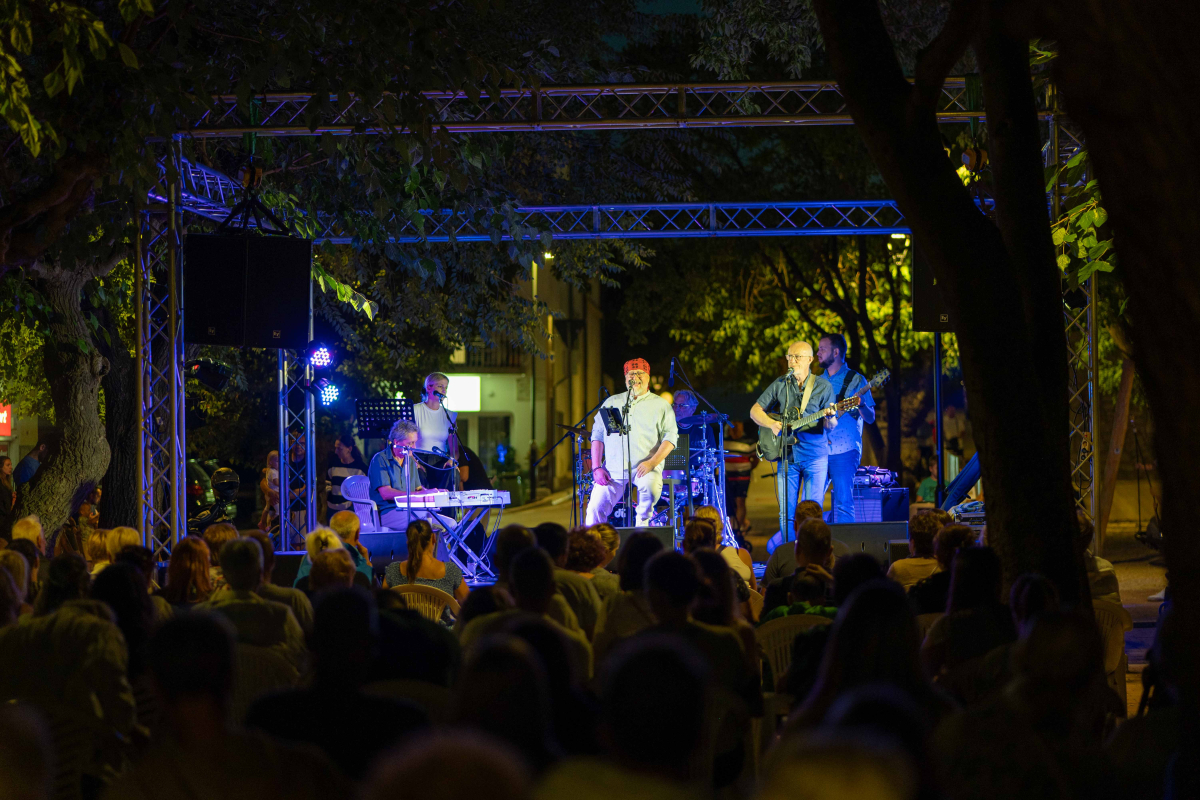 Vodice se sjetile Olivera: Puna Poljana uživala u evergrinima velikana dalmatinske pisme