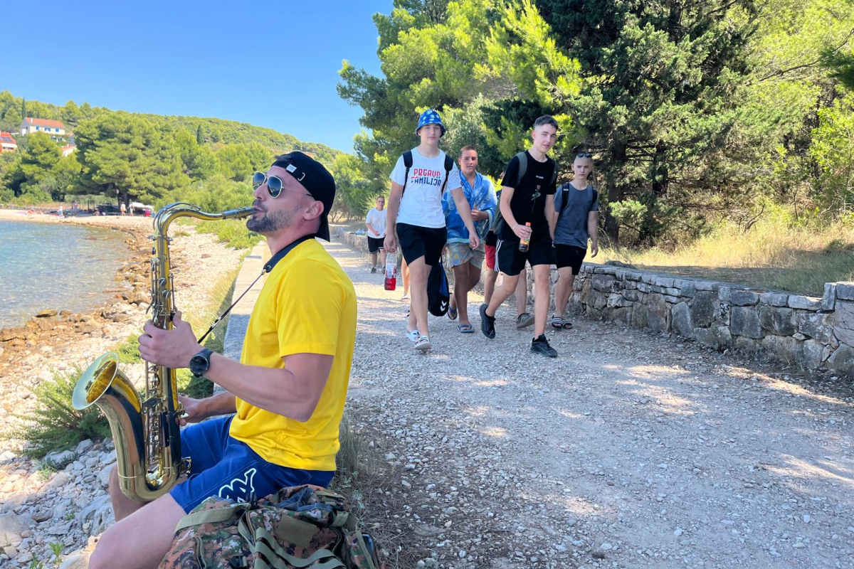 U po zvizdana zasvirao “Cesaricu” i osvojio cijelu plažu