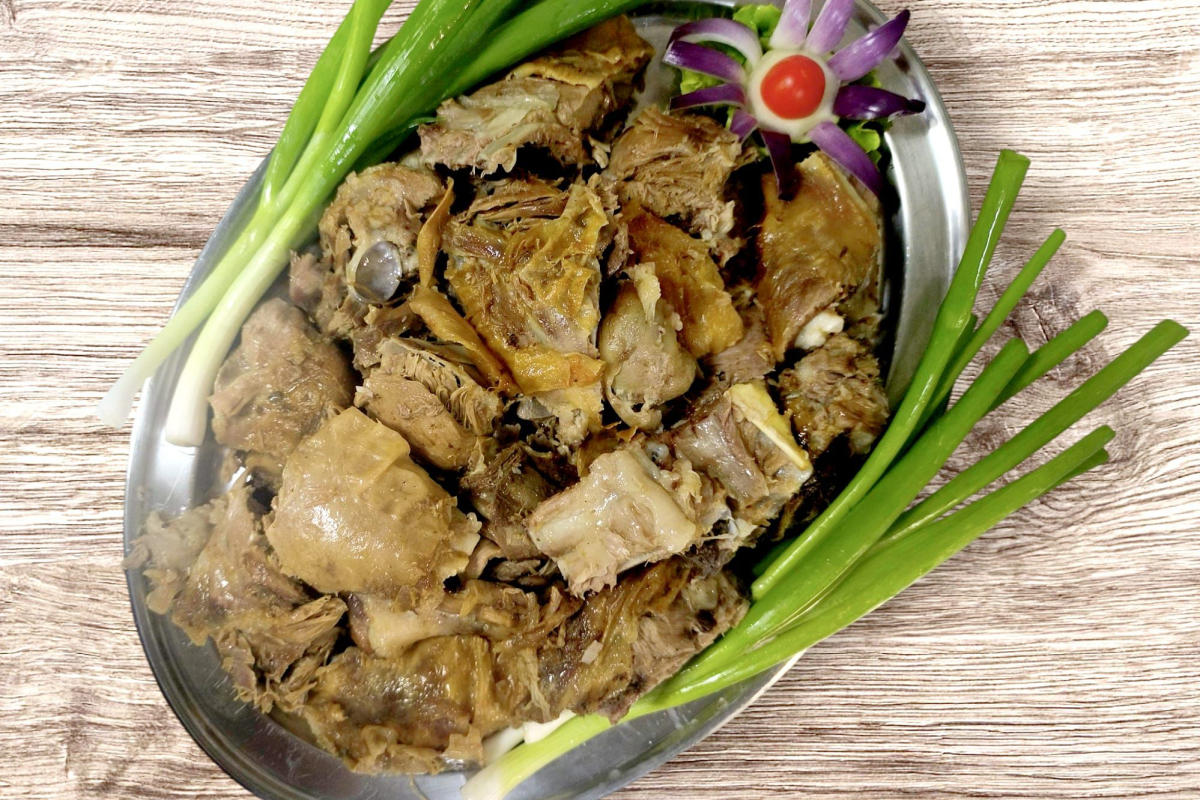 Novo u konobi Lanterna - sočna janjetina s ražnja u srcu Tribunja