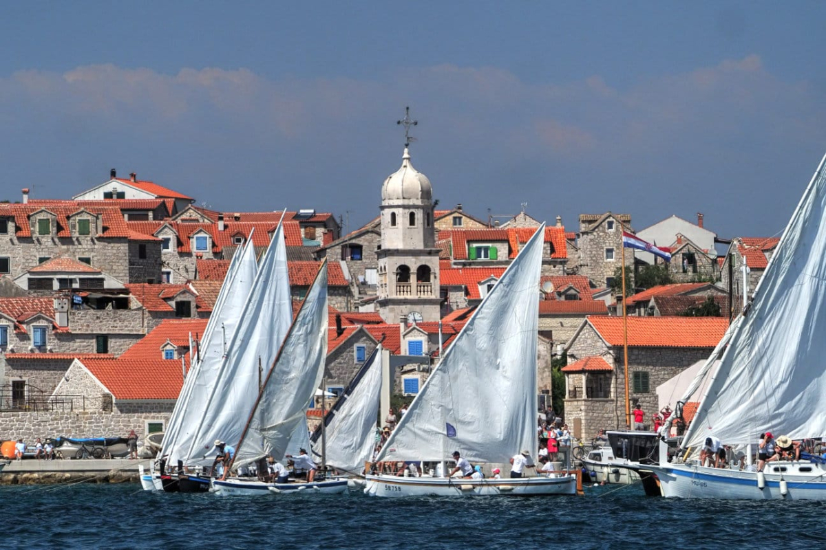 Uspješno održana regata Burtiž – 33 brodice pod latinskim jedrom