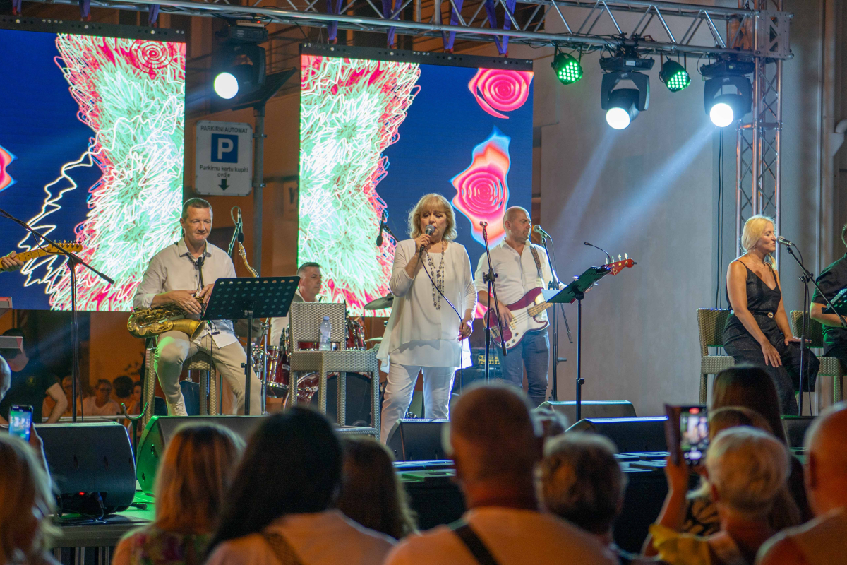 Vodička riva ispunjena hitovima Jasne Zlokić