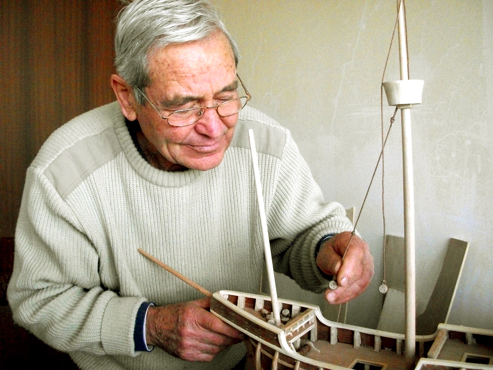 Umirovljeni profesor koji gradi brodove: prva izložba Andrije Šćavine