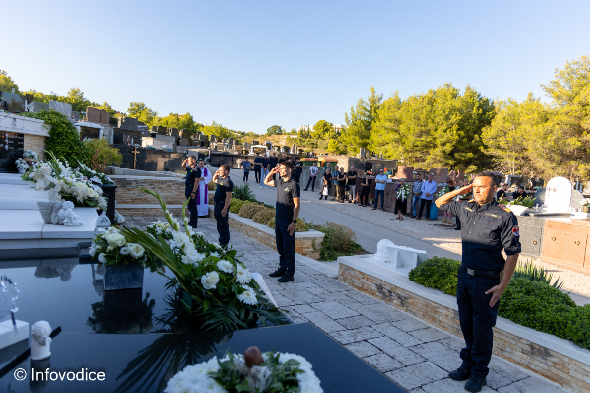 Vodice se prisjećaju četvorice svojih mladića stradalih na Kornatu