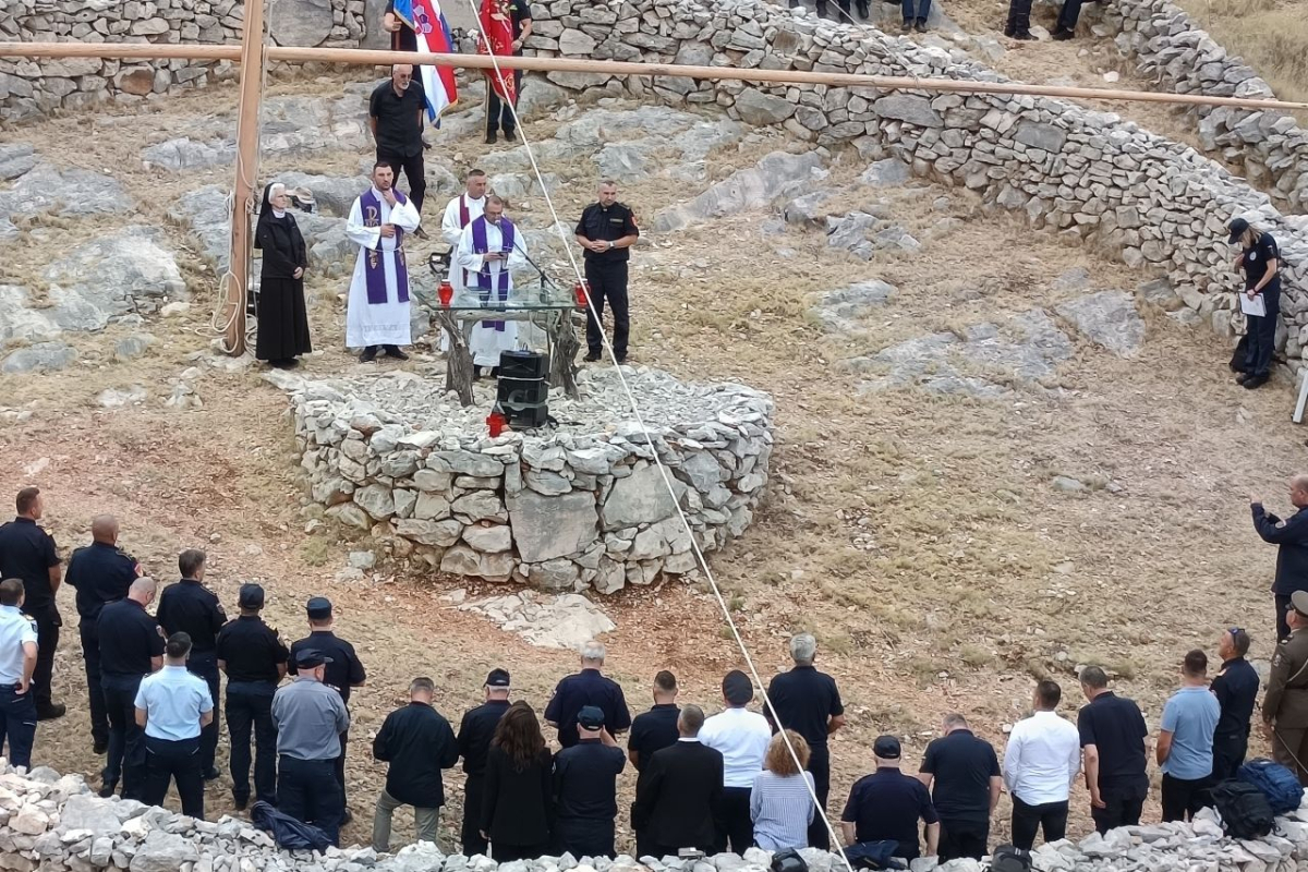 Na Kornatima odana počast poginulim vatrogascima