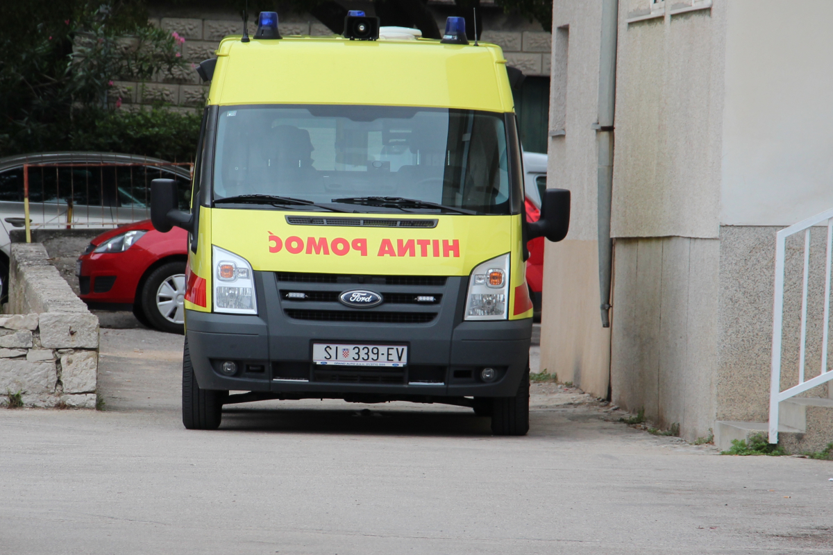 Na plaži Lovetovo u Vodicama utopio se 79-godišnji austrijski državljanin