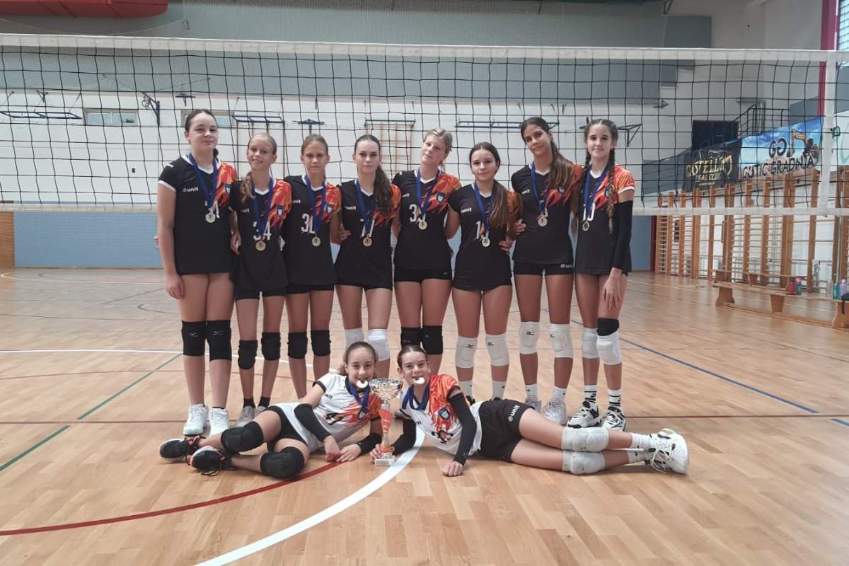 Odbojkašice Vodica osvojile prvo mjesto na pripremnom turniru u Kninu