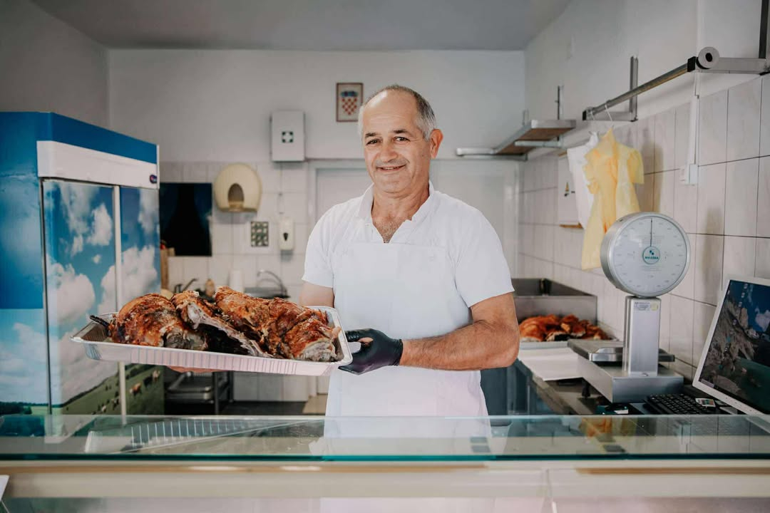 Otvorena nova Pečenjara Vunić u Vodicama!