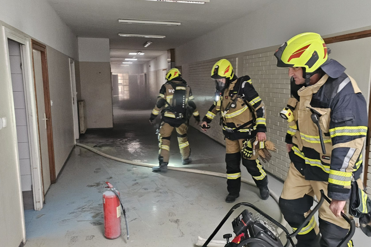 Požar u WC-u Osnovne škole Vodice: evakuirani učenici, intervencija u tijeku