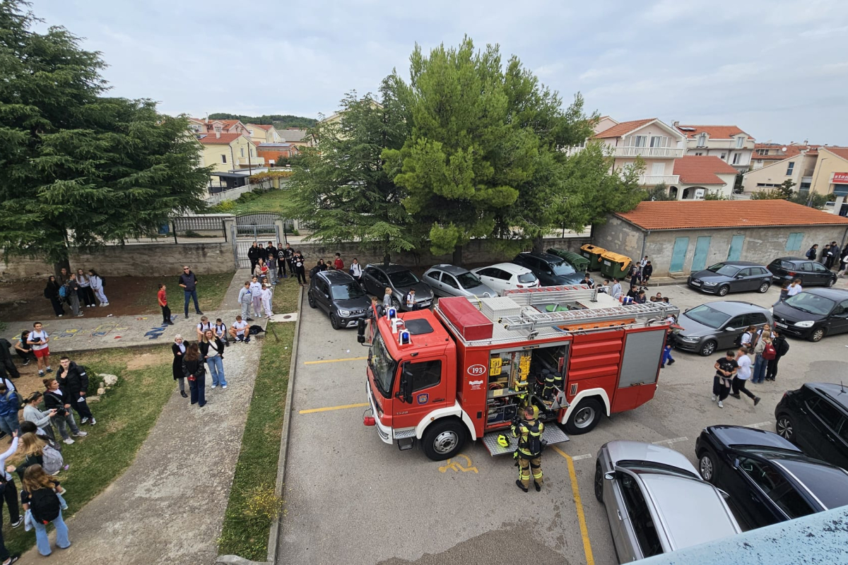 Obavijest: u popodnevnoj smjeni nema nastave zbog požara u školi