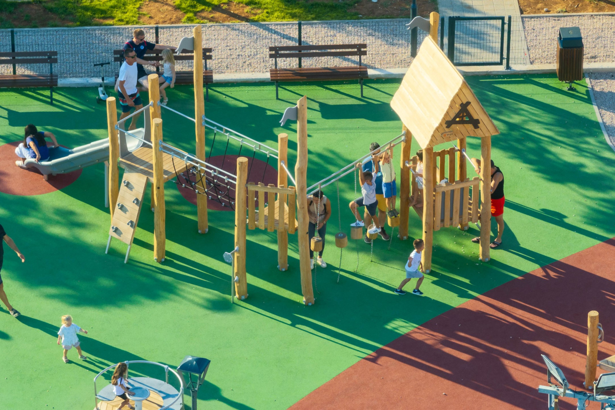 Zahvaljujući Ministarstvu demografije - novi sadržaji za najmlađe u vodičkom vrtiću i na igralištu Vruje