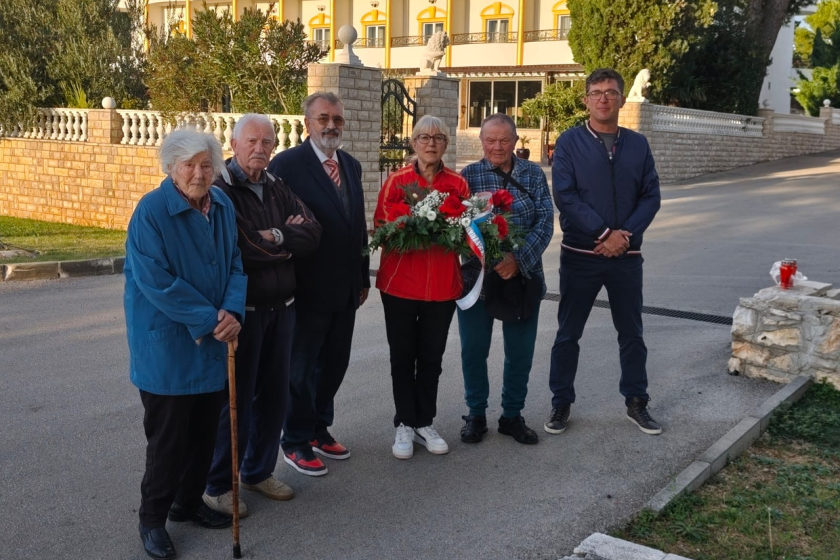 Položeni vijenci za listopadske žrtve u Vodicama - poziv na obilježavanje Dana oslobođenja