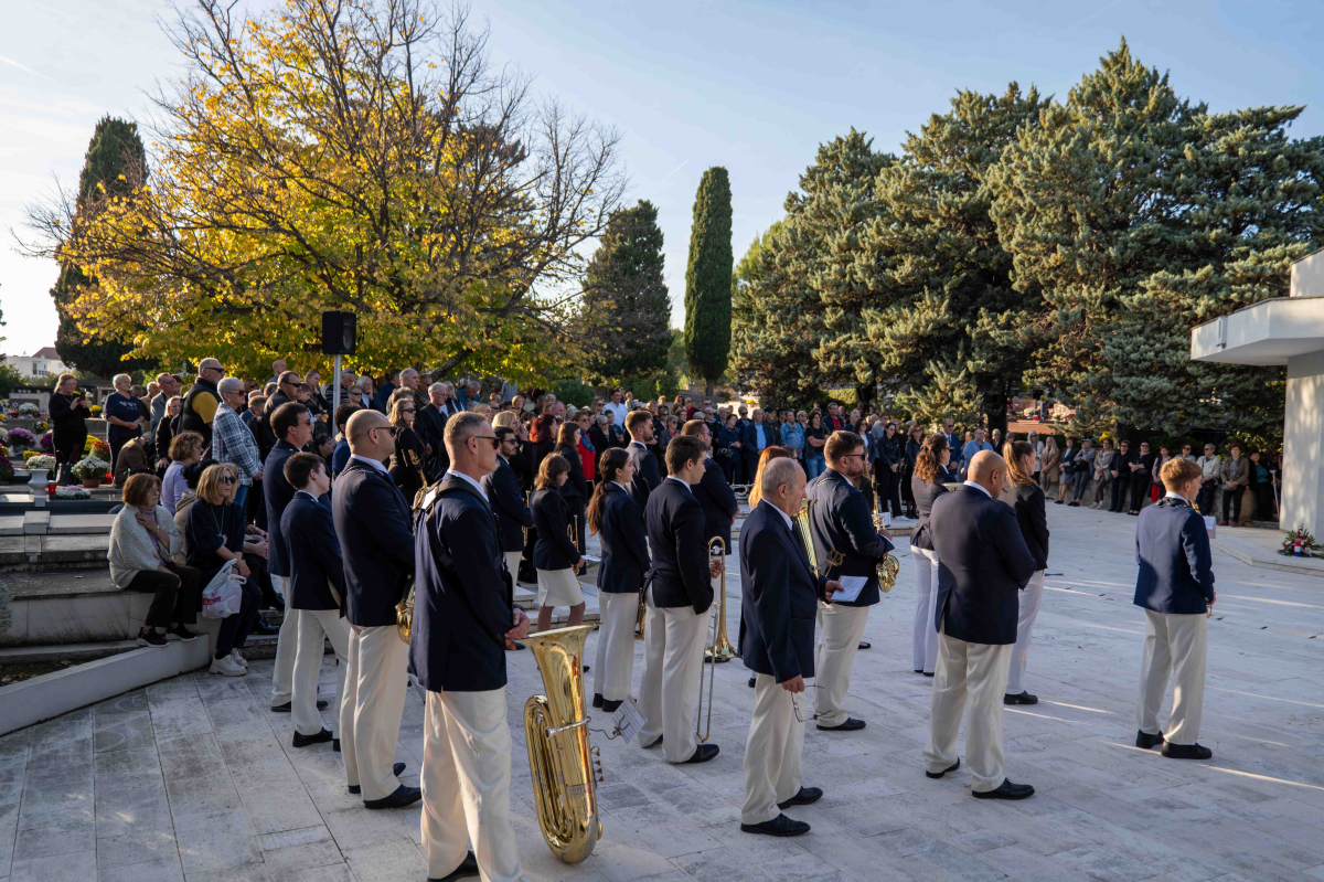 Obilježena svetkovina Svih svetih na vodičkom gradskom groblju