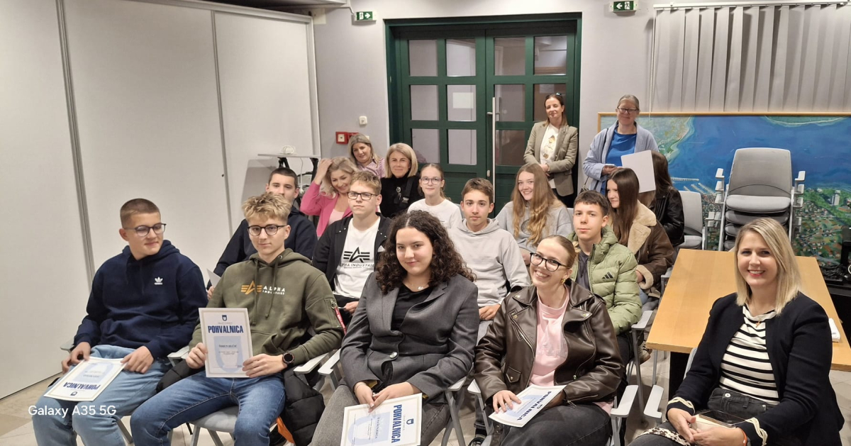 Gradonačelnik Cukrov primio najuspješnije učenike: 20 odlikaša nagrađeno s 800 eura