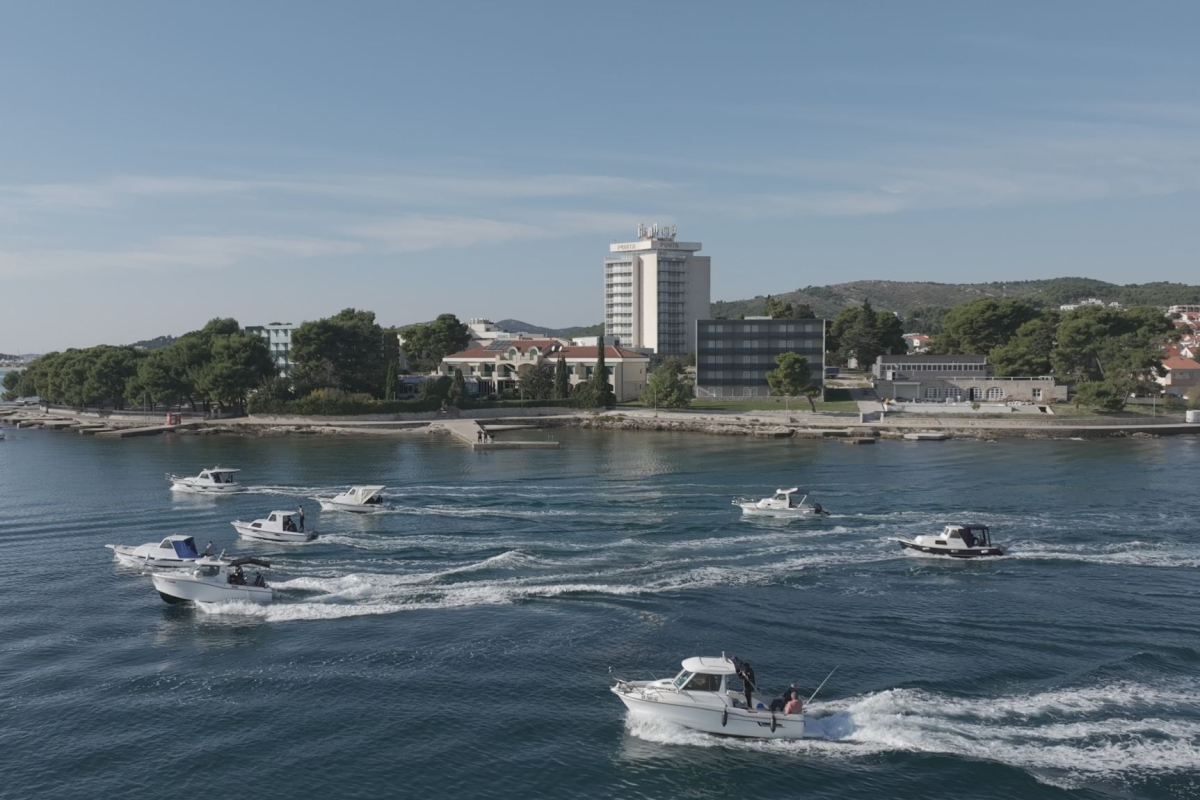 Održan 8. memorijalni Squid Fire Combat “Toni Petrov” – more, druženje i lignje u čast prijatelju