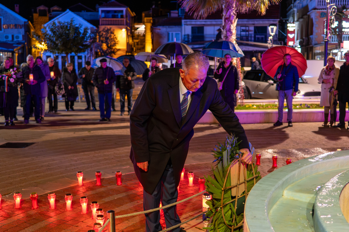 Vodice odale počast žrtvama Vukovara i Škabrnje