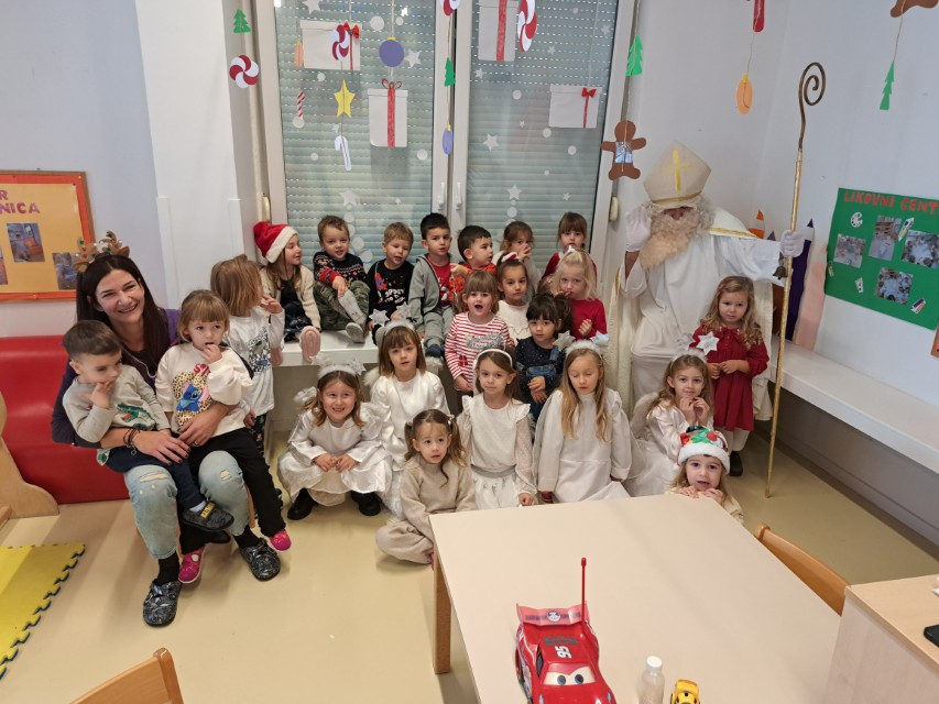 Sveti Nikola posjetio vrtić Tamaris i razveselio najmlađe