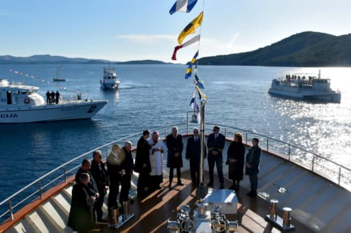 .	Polaganjem vijenaca u more obilježen blagdan sv. Nikole