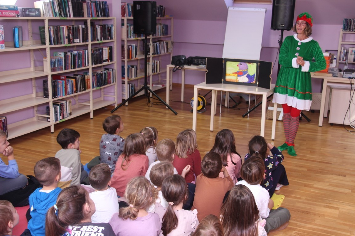 Japansko kazalište kamishibai oduševilo djecu u vodičkoj knjižnici