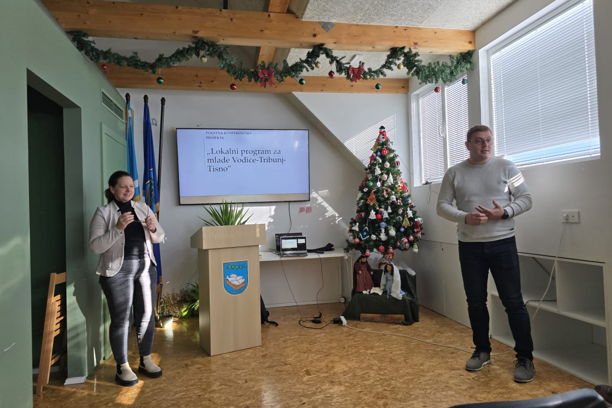 Početna konferencija projekta „Lokalni program za mlade“ okupila dionike iz Vodica, Tribunja i Tisnog