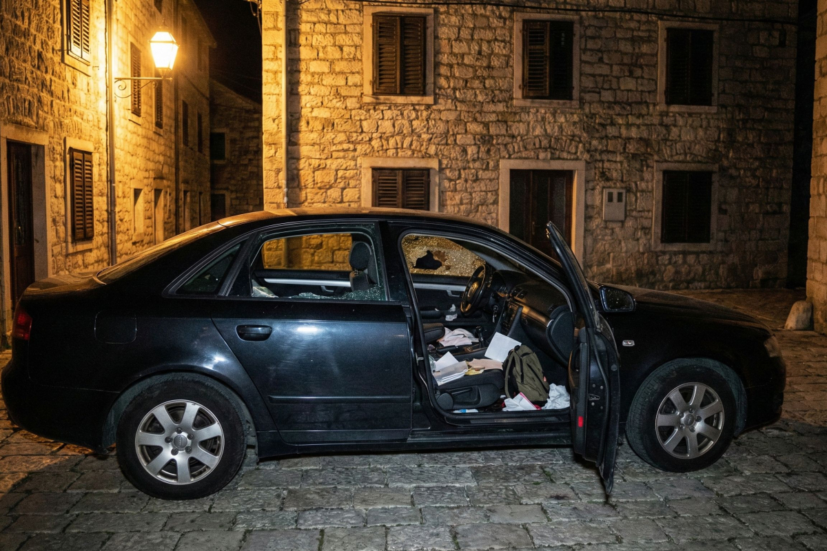 Provala u automobil i krađa s grobnice u Vodicama