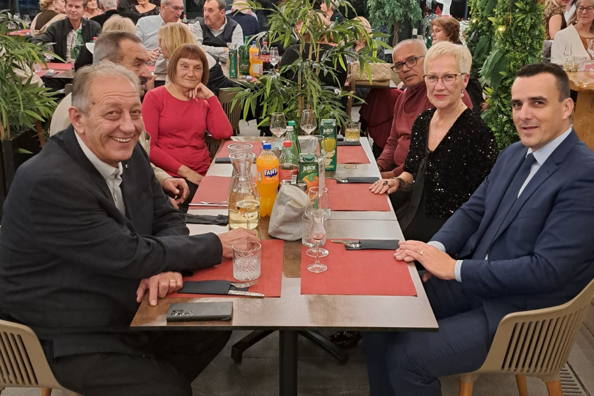 Božićno druženje vodičkih umirovljenika uz podršku župana i gradonačelnika