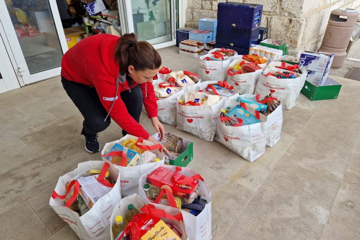 Završena podjela božićnih paketa korisnicima Crvenog križa Vodice