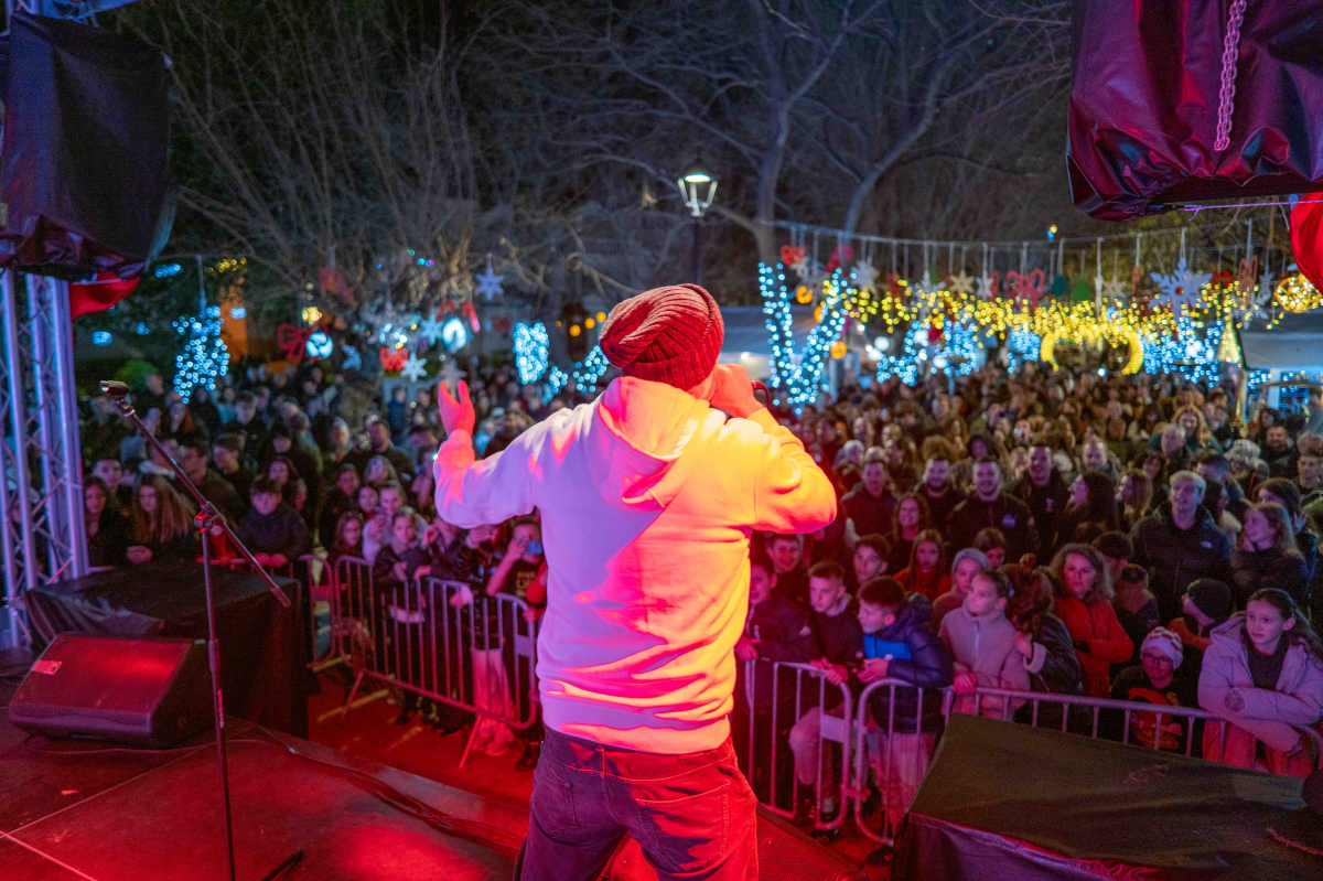 Koncert Vojka V ispunio park i donio vrhunac adventske subote u Vodicama