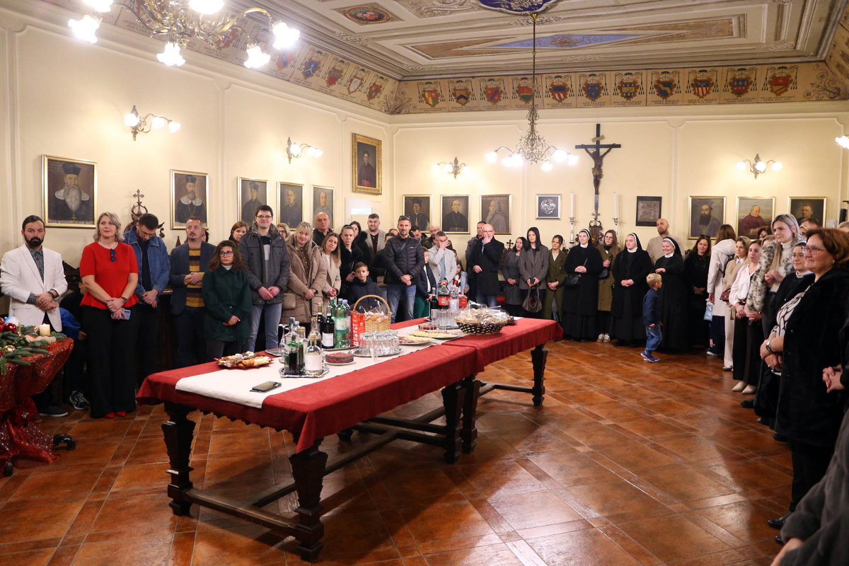 Božićni susret biskupa Tomislava Rogića s vjeroučiteljima Šibenske biskupije