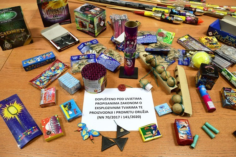 Policija u Vodicama zatekla djecu s pirotehnikom: roditeljima kazne, apel na odgovornost