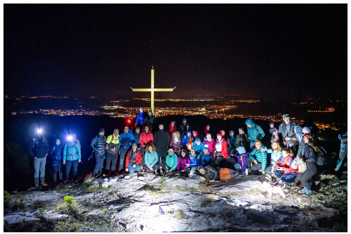 Noćno pješačenje po vodiškim brdima: HPK Sv. Mihovil i Ekstremni piketaši još jednom ispratili Staru godinu u prirodi
