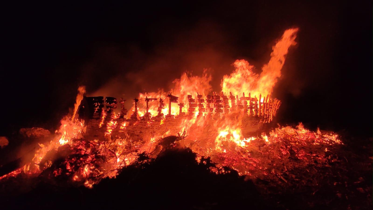 Simboličan oproštaj od stare godine: na Srimi zapaljen brod