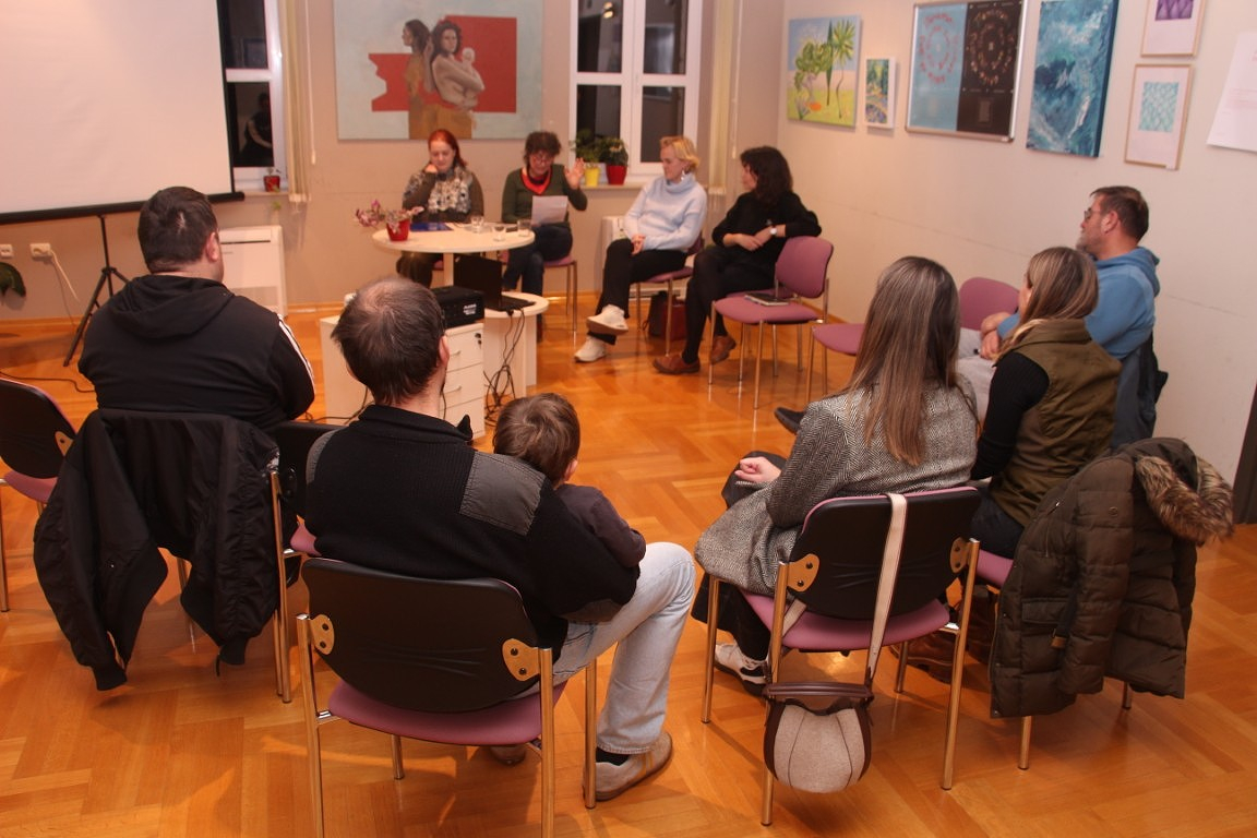 Stručnjaci u vodičkoj knjižnici upozorili: ekrani djeci uzimaju ono najvrjednije – pažnju