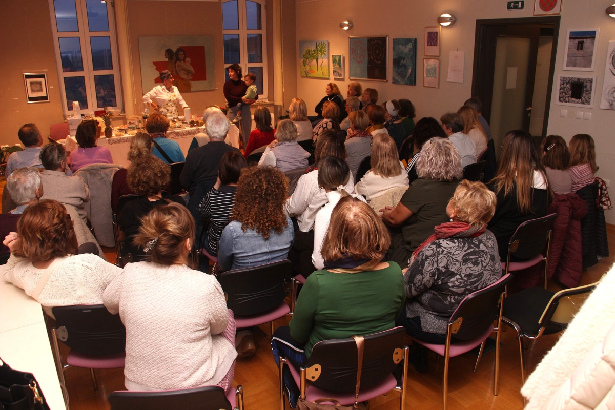 Velik interes u knjižnici: Predavanje o sirovoj i veganskoj prehrani privuklo brojne Vodičane