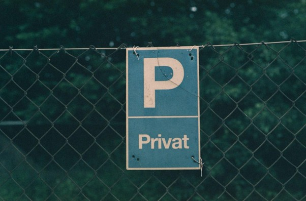 Kako spriječiti neovlašteno parkiranje na privatnim parkiralištima?