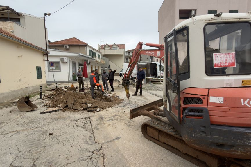 Bez telefona i interneta ostalo oko 250 kućanstava: započeli radovi na otklanjanju kvara