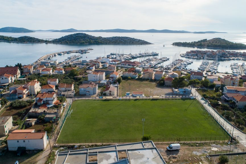 NK Mladost Tribunj i Općina Tribunj: otvoreno pitanje vlasništva nad nogometnim terenom