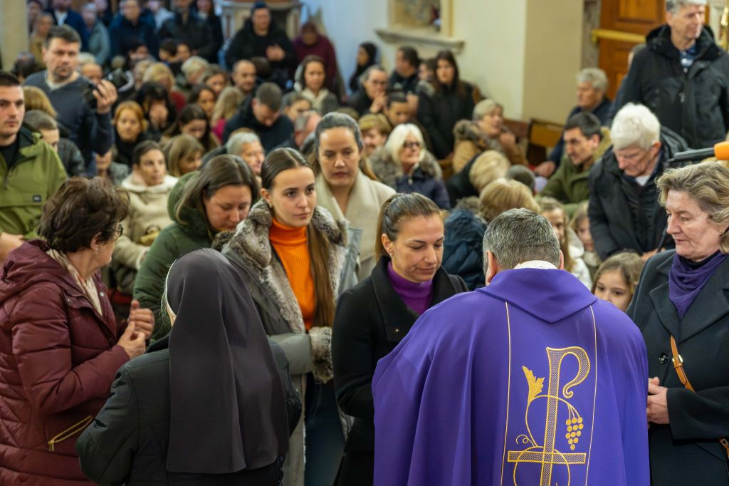 Pepelnica u Vodicama: započelo korizmeno vrijeme uz obred pepeljenja