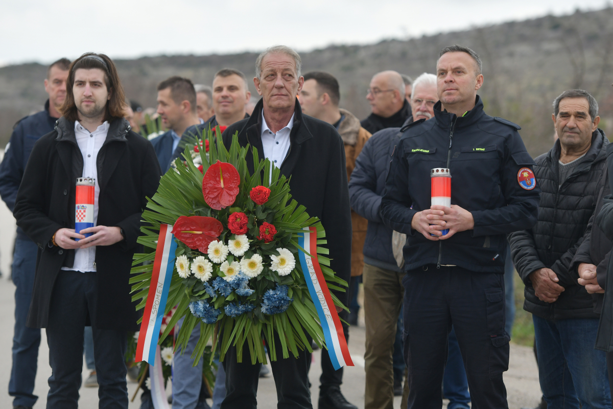 Komemoracija u Dragišićima: položeni vijenci i služena misa za poginule i nestale branitelje