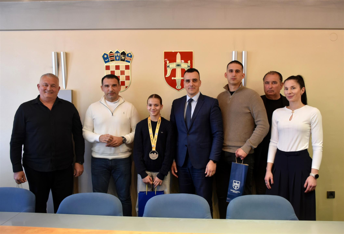 Župan Paško Rakić primio svjetsku viceprvakinju Anu Marjanović iz Karate kluba Okit