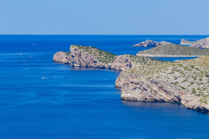 "Kornatska bajka" – jedna deka i golišavi turisti "Besmrtnicima"su spasili glavu