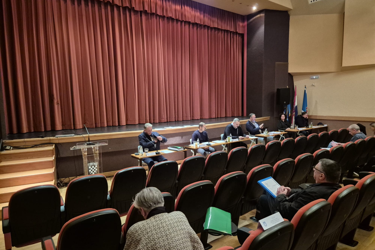 Aktualni sat na 6. sjednici Gradskog vijeća Vodica: nadstrešnica na groblju, komunalna naknada i cijena vrtića među glavnim temama