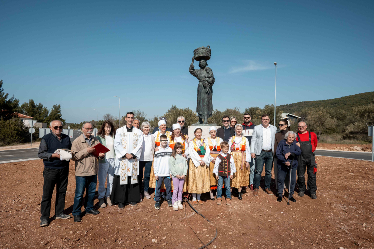 Tribunj odaje počast ženama: otkriven spomenik težakinji