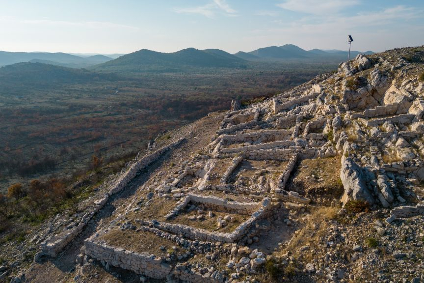 Grad Vodice dobio 10 tisuća eura za istraživanja na Velikoj Mrdakovici