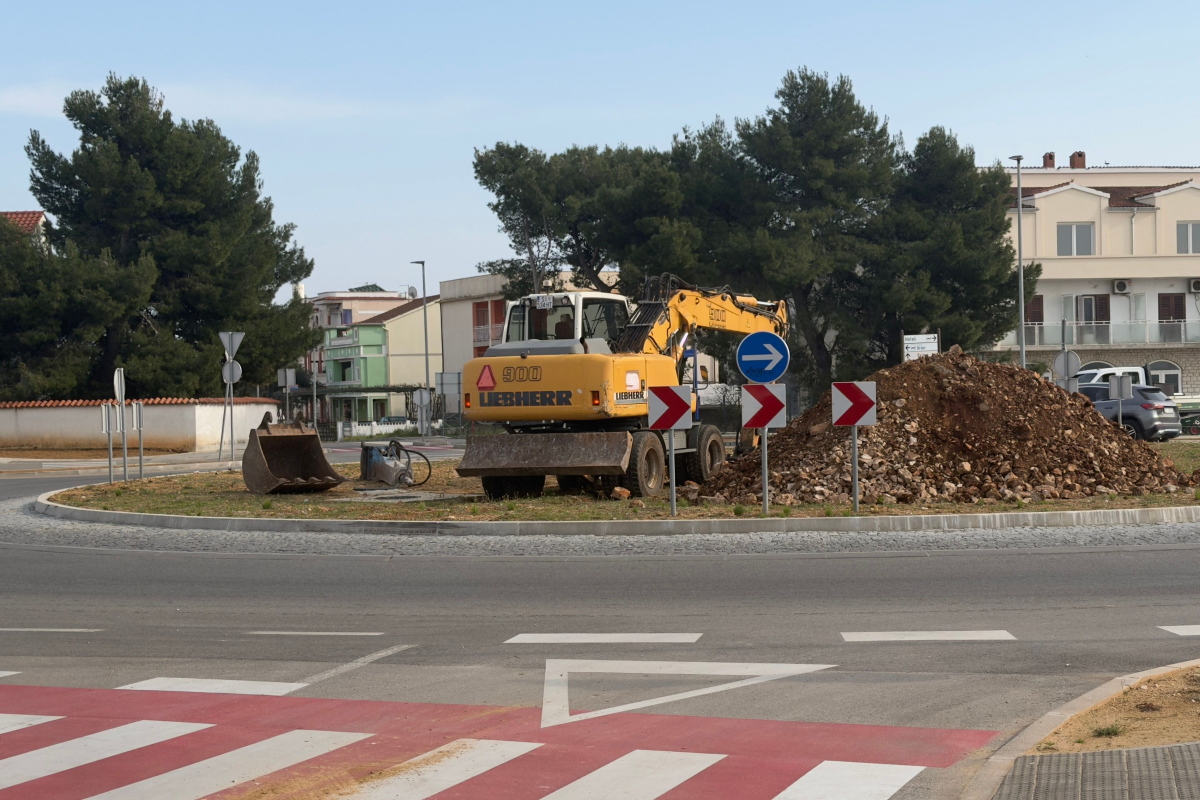 Uređenje rotora na ulazu u Vodice: planirana i velika maslina