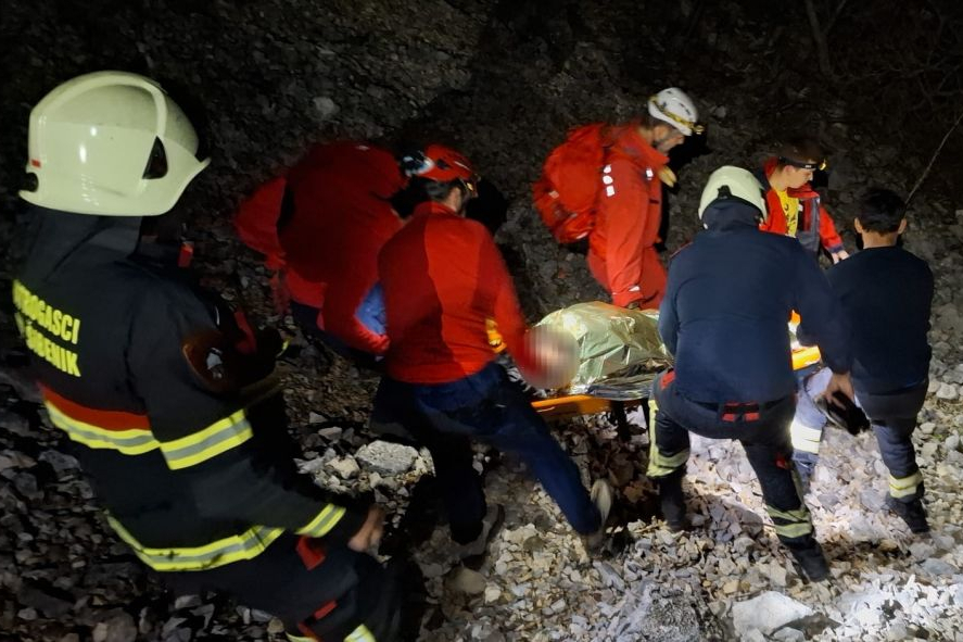 Uspješna akcija spašavanja na nepristupačnom terenu: ozlijeđena strana državljanka