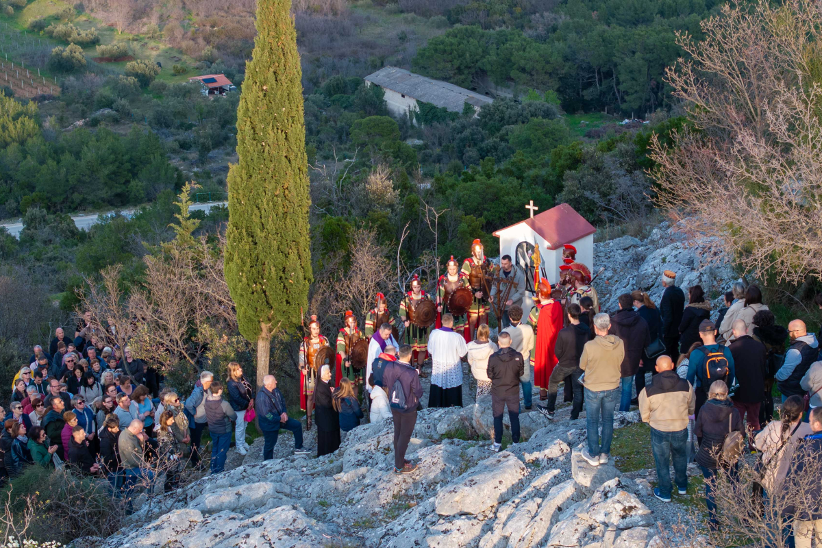 Vjernici u velikom broju sudjelovali u križnom putu na Okitu