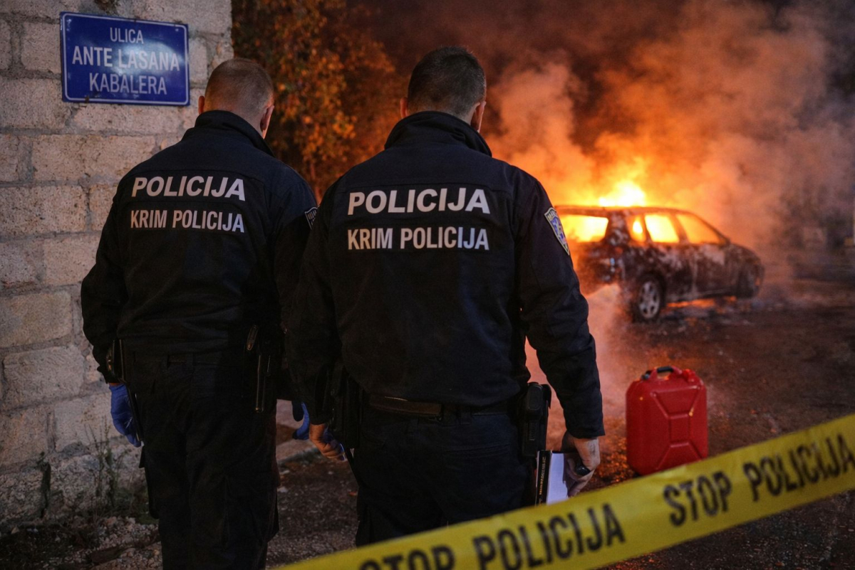 Nije bio zadovoljan radovima pa mu zapalio automobil u Ulici Ante Lasana Kabalera, policija rasvijetlila slučaj