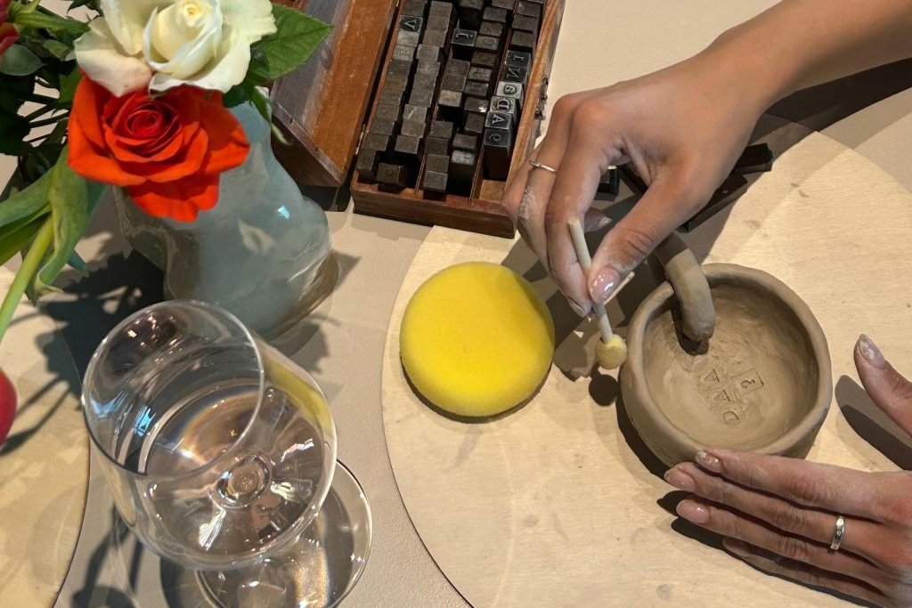 Kreativna radionica u Olympia hotelima: IZRADA GLINENIH TANJURIĆA S USKRSNIM I PROLJETNIM MOTIVIMA