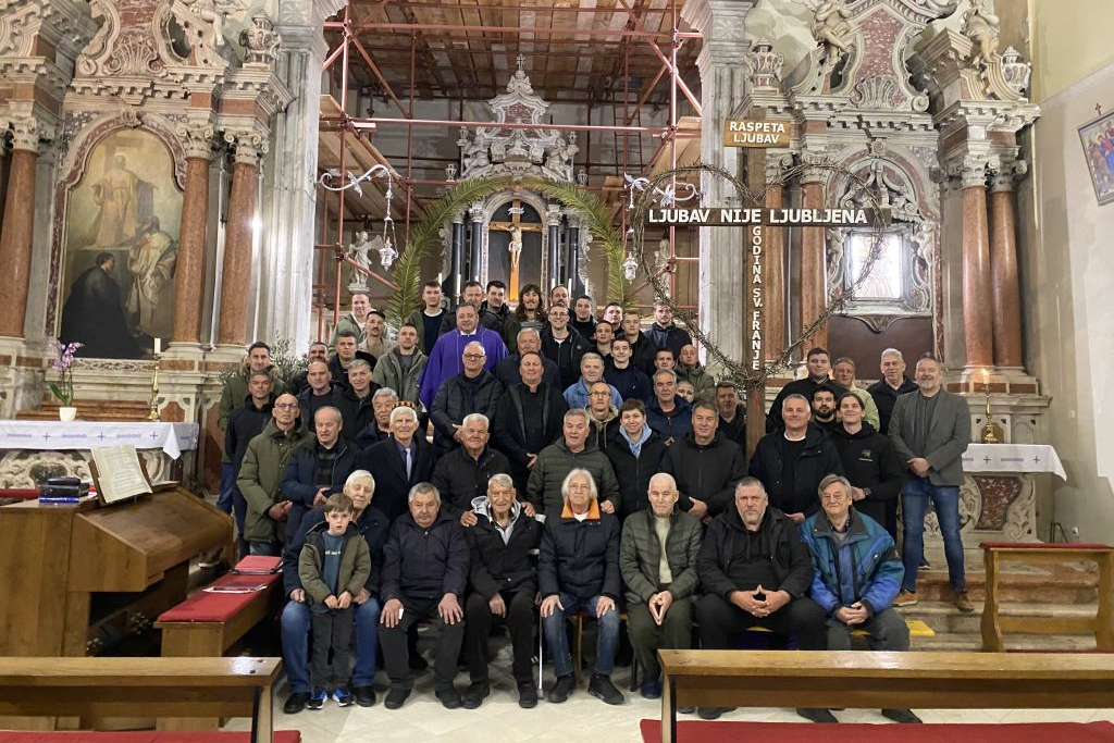 Vodički žudiji ponovno na okupu, snimljena zajednička fotografija